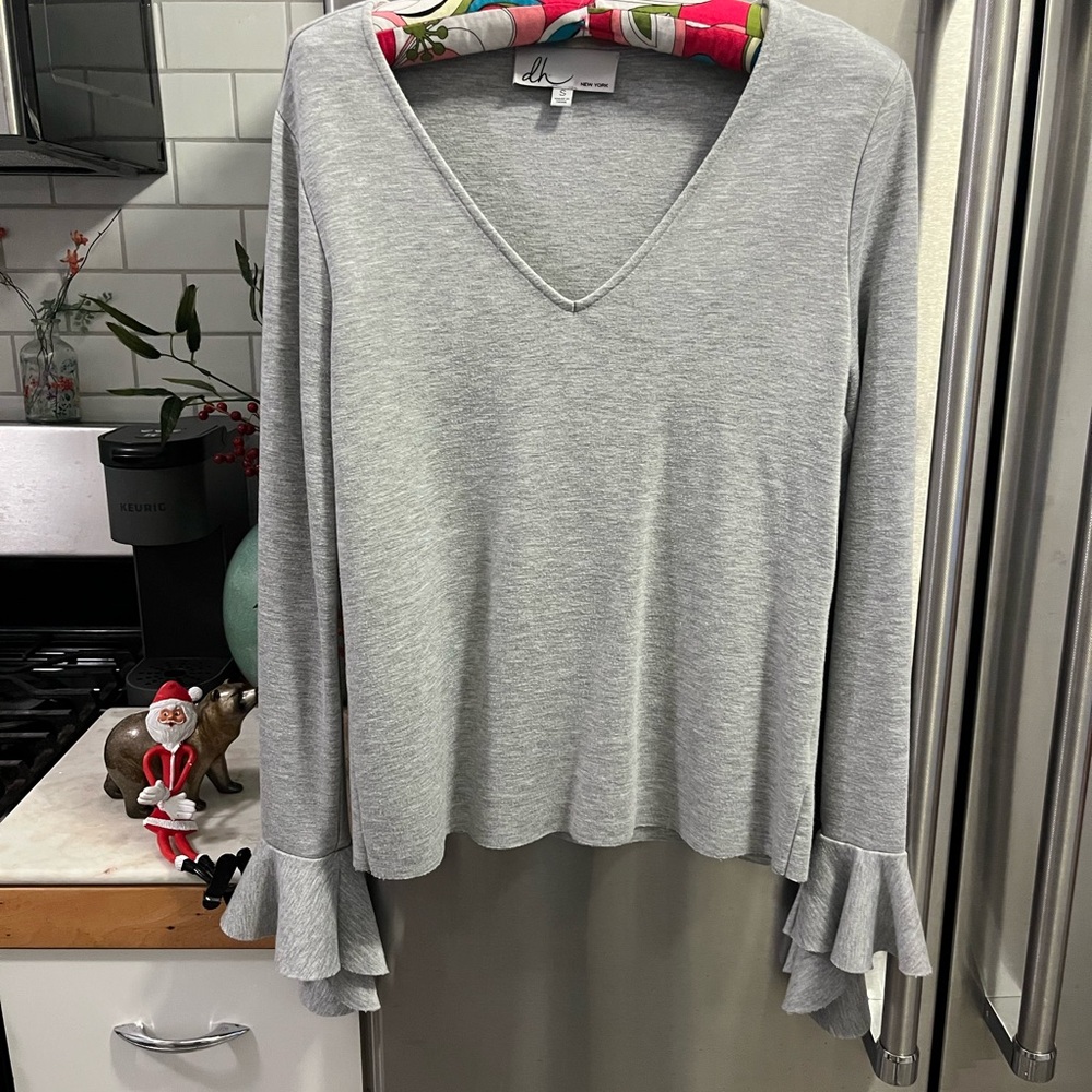 dh NEW YORK Light Gray Long‎ Sleeve Top with Ruffle Cuffs